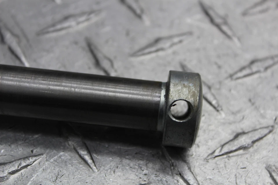 1978 YAMAHA DT250 REAR AXLE BACK WHEEL RIM PIVOT BOLT AXEL 150-25381-00-00 - Image 4 of 4