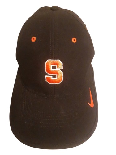 Nike Dri Fit Ball Cap Syracuse bestickt orange S. Verstellbare Mütze mit Lüftungsschlitzen.