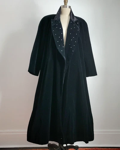 VTG BLACK VELVET OPEN FRONT EVENING COAT w/SATIN COLLAR DETAILED with RHINESTONE