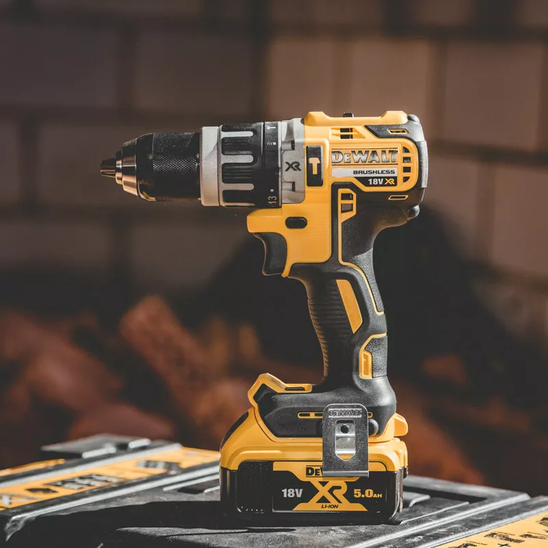 Kit Dewalt Taladro Percutor DCD796 + Mini-amoladora DCG405 + 2bat 2Ah +  Cargador + TSTAK VI