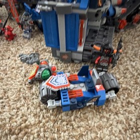 LEGO The Fortrex 70317 NEXO KNIGHTS Complete Set 1140 Pieces Knight Minifigures