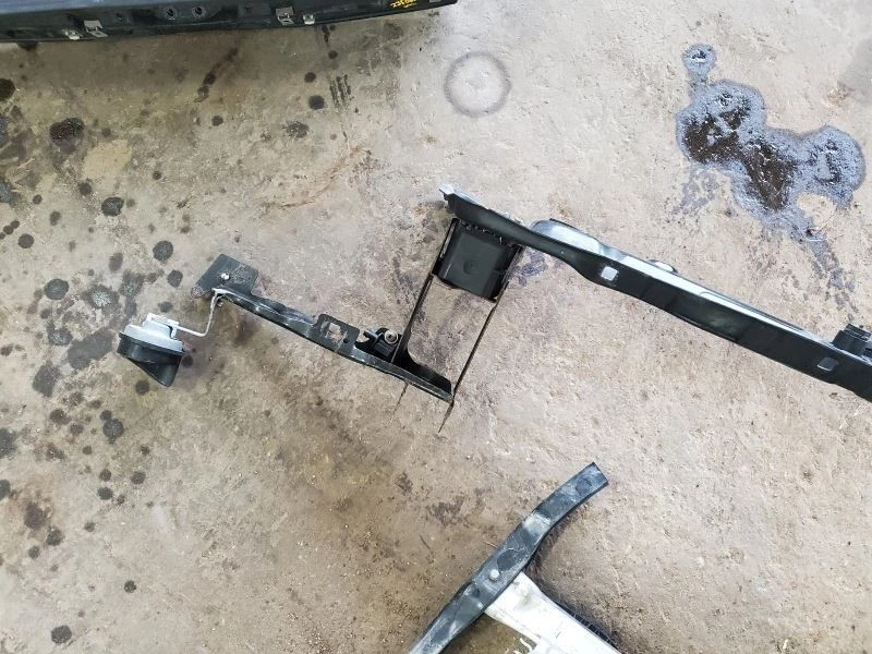 (SOLO RECOGIDA LOCAL) Soporte núcleo radiador compatible con BMW 320i 1734649 12-15 Foto 2 de 4