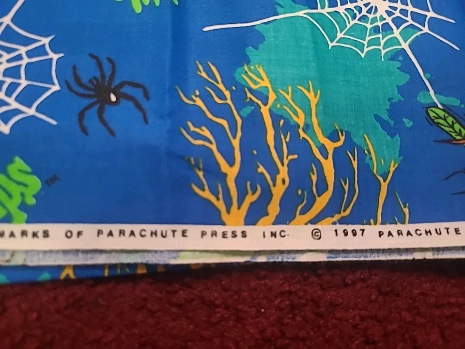 Prensa de paracaídas de tela piel de gallina 1997 azul BOO 44" de ancho 1,5 yardas Halloween de colección Foto 3 de 4
