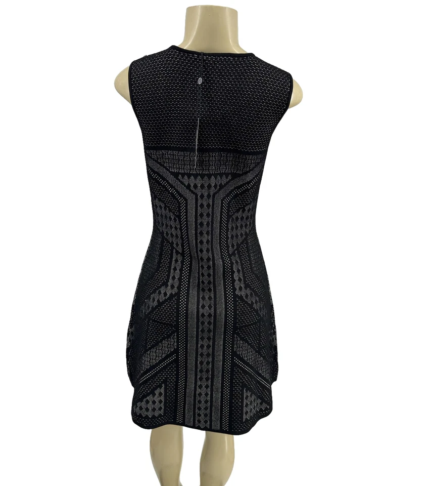 NUEVO Mini Vestido Vertigo Pequeño VT34317d Línea A Tejido Sin Mangas Cuello Redondo 22-19 Foto 3 de 4