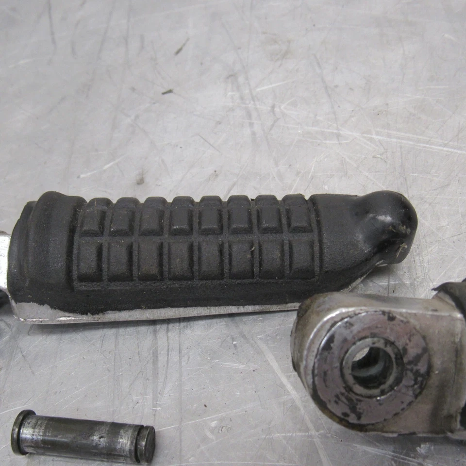 Suzuki Katana 600 GSX600F 1992 estriba trasera derecha izquierda pasajero envío gratuito Foto 4 de 4