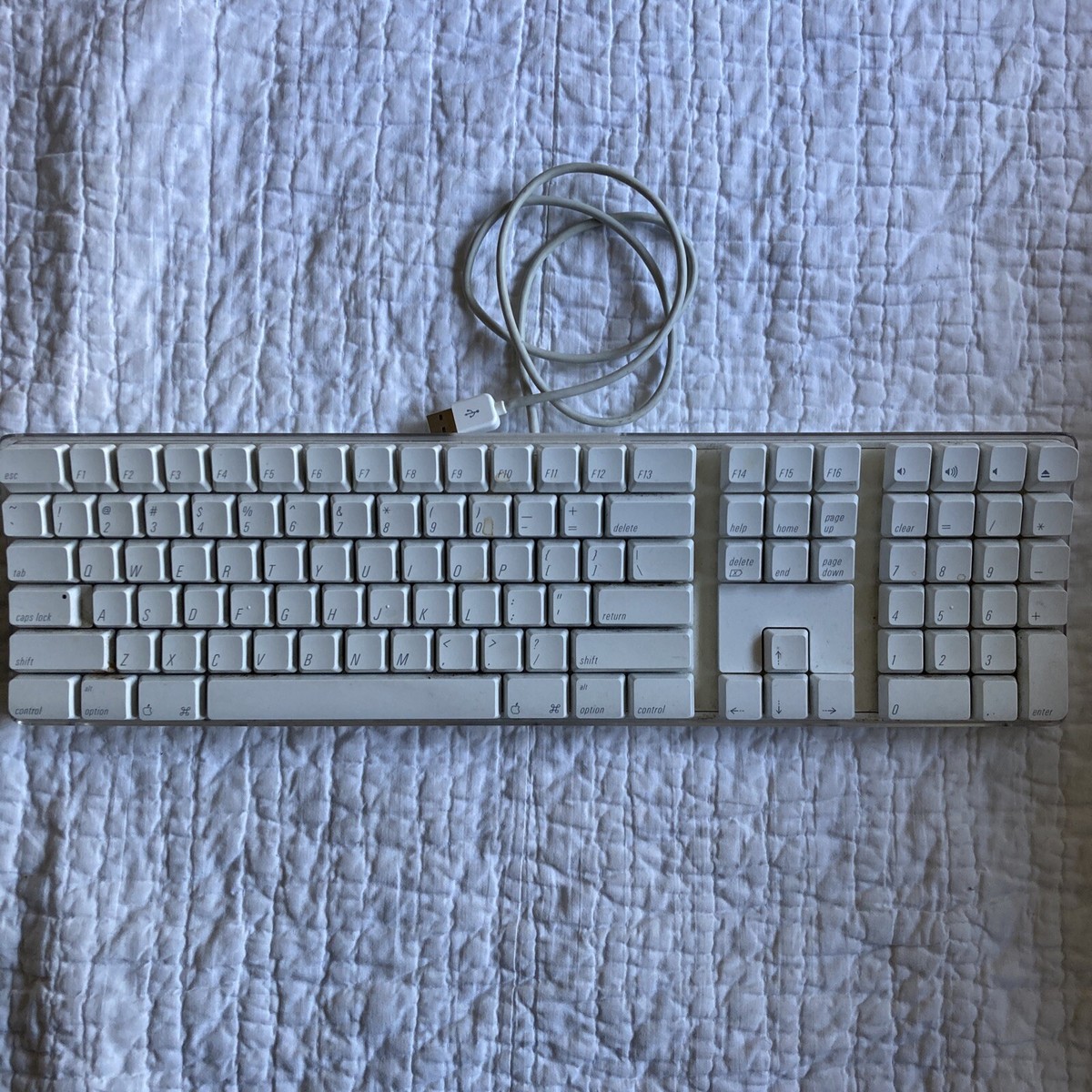 Apple Keyboard A1048 有線キーボード Apple A1048 English Layout wired full size USB keyboard 658-0306