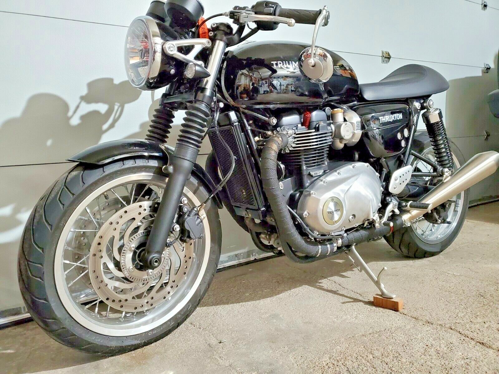 2017 Triumph Bonneville  2017 Triumph Thruxton 1200 - ONLY 732 MILES - Showroom condition