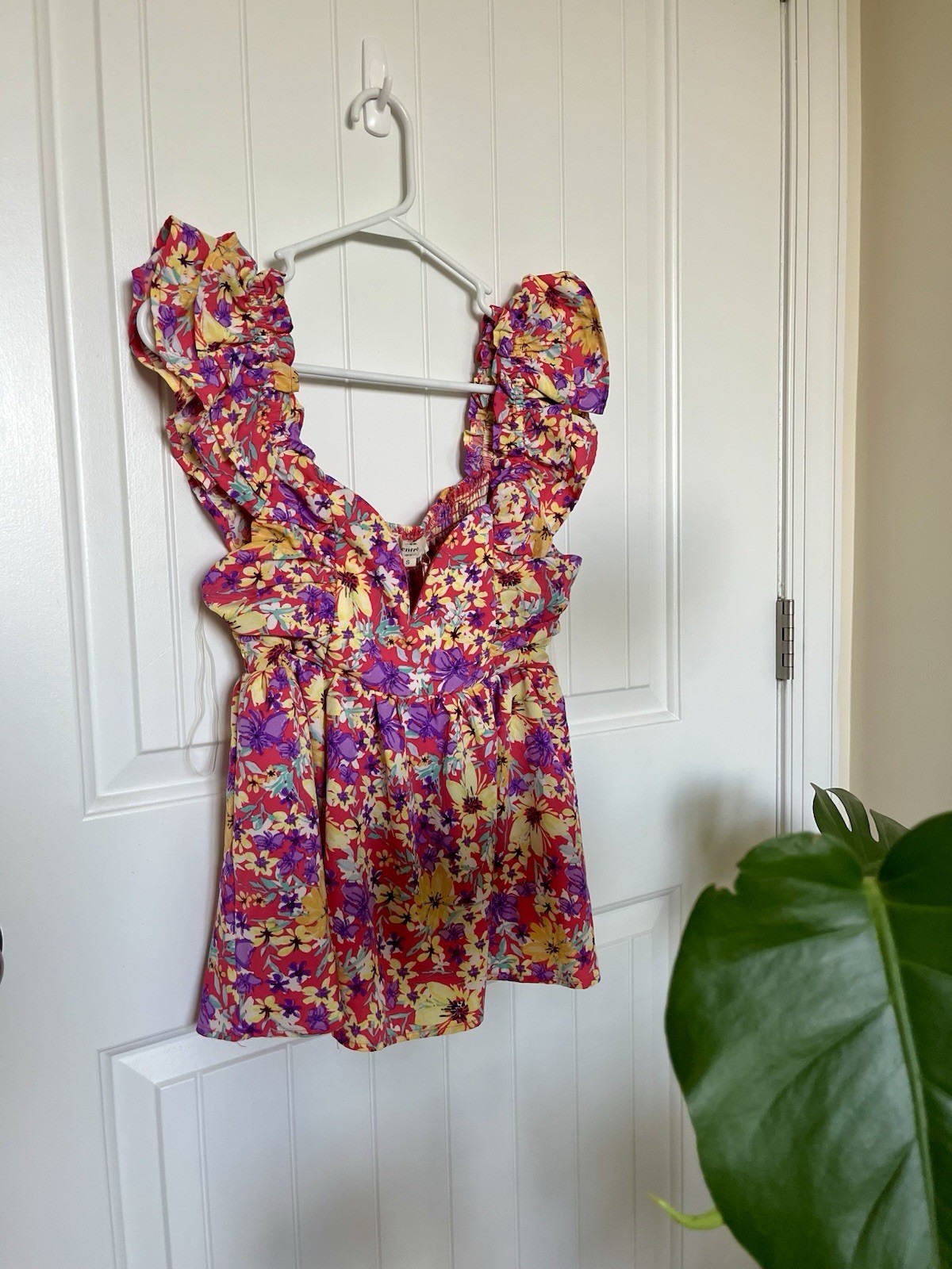 NWT Floral Sweetheart Neck Top in Pink Purple Yellow Size Small