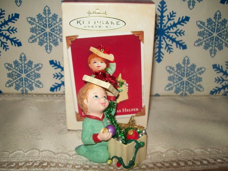 HALLMARK LITTLE CHRISTMAS HELPER 2003 KEEPSAKE ORNAMENTS CUTE BABY