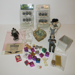 Vintage Dollhouse LED Bushes NIP Christmas Gifts Barber Chair Pond 2 Men People