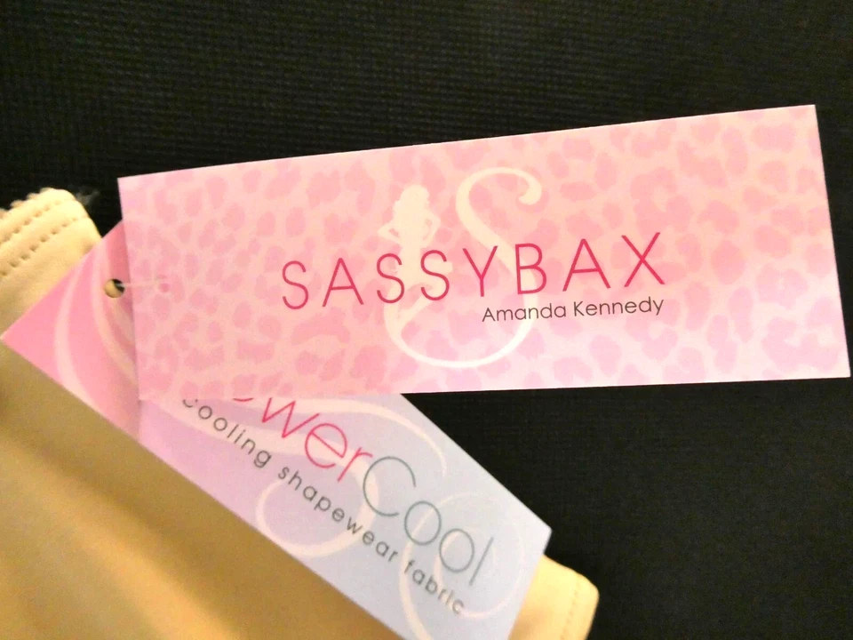 ¡NUEVO CON ETIQUETAS! Tanga Sassybax Power Cool Tummy Taming Desnudo Talla S BWT01 Por Amanda Kennedy Foto 4 de 4