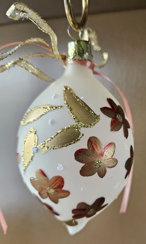 MILCHGLAS BEMALT ORNAMENT - Bild 2 von 3