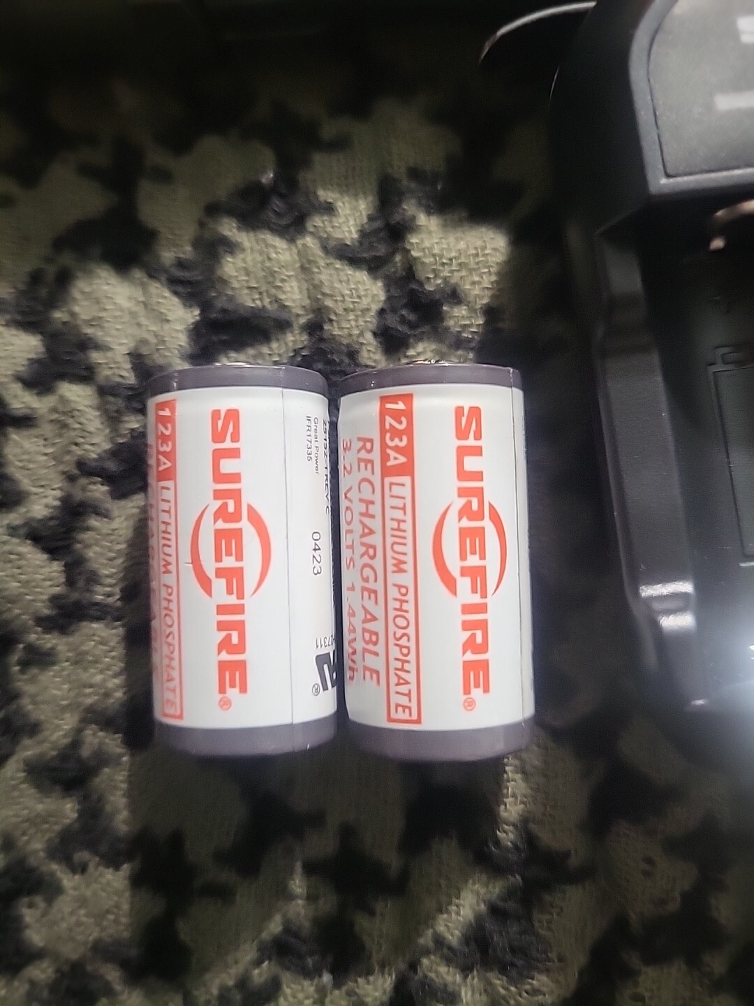 Surefire E2E Executive Elite Flashlight with SF rechargeable 123A char