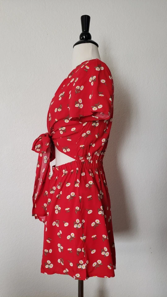 Mameluco Urban Outfitters Nuevo Talla Grande Rojo Floral Margarita Corte Corbata Frontal Foto 2 de 4