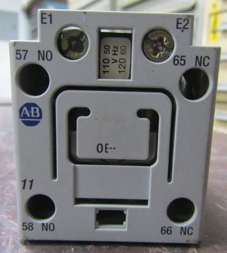 😀 ALLEN BRADLEY 10 AMP MECHANICAL LATCH 600 VAC 100-FL SER A