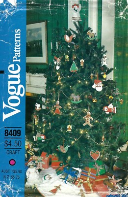 RARE Vogue 8409 Christmas Tree Skirt, Ornaments Stockings UNCUT