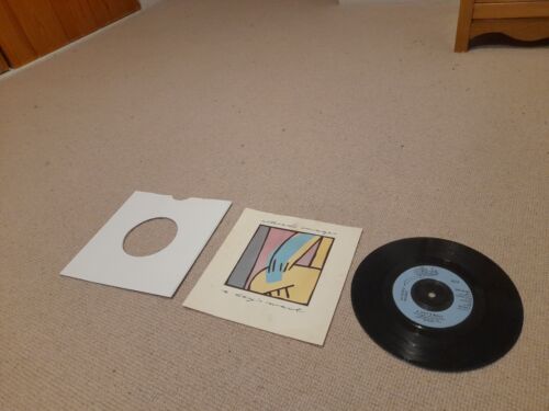 Altered Images - A Day's Wait / Who Cares? (1981) 7" vinyl Record EPC A1167 - Imagen 1 de 1