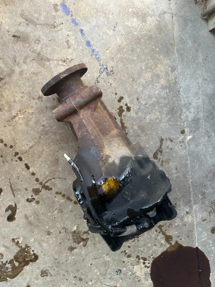 03-06 Mitsubishi Outlander OEM REAR CARRIER DIFFERENTIAL - Image 2 of 4