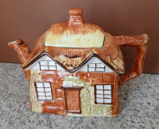 PREIS KENSINGTON "YE OLD COTTAGE" VINTAGE TEEKANNE