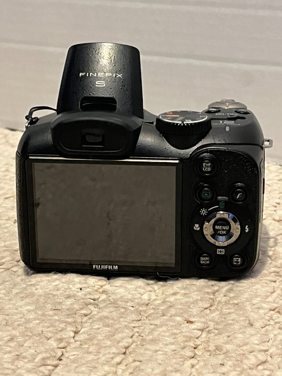 Fujifilm FinePix S2500HD 12.2MP 18x Optical Zoom Digicam uses AA