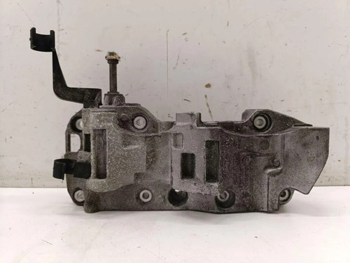 BMW 3 F30, F80 Klimakompressorhalterung 8506863 2.00 Diesel 2013 30385127