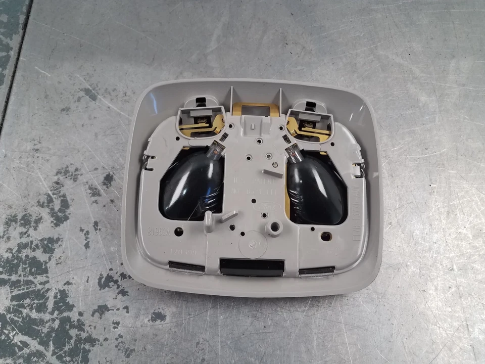 Grand Marquis/Corona Vic Victoria 2000 luz domo #1010 D2 Foto 3 de 4