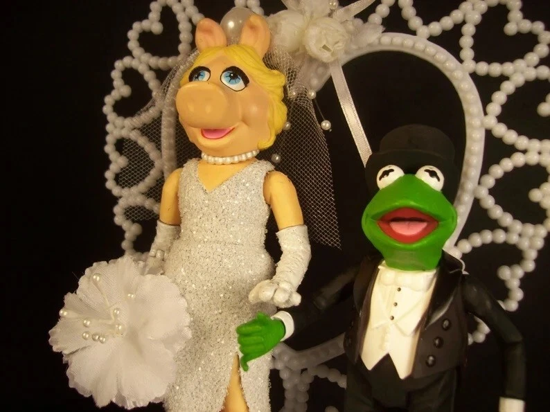 KERMIT la Rana en Negro Esmoquin y Miss Cerdito Boda Pastel Topper DIVERTIDO El MUPPET S Foto 2 de 3