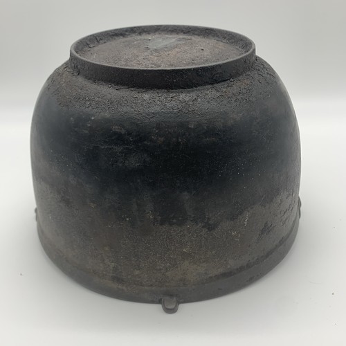 Antica pentola caldaia in ghisa - Patrimonio artigianale e culinario senza tempo - Foto 10 di 17