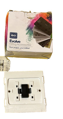 BG Evolve Schwarz Einzel Zwischenlichtschalter 20A 16AX