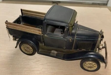 1/18 ( IBWB - 27  ) 1931 Ford Model A Pick Up made by Motor City Classics.