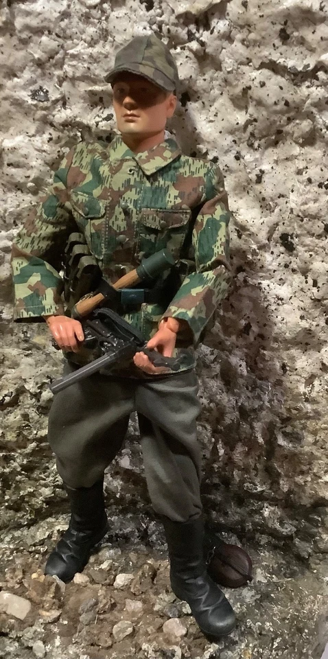 1/6 WWII Dragon/BGTs German Army Splinter Camo NCO w/SMG Normandy 1944 - Image 4 of 4