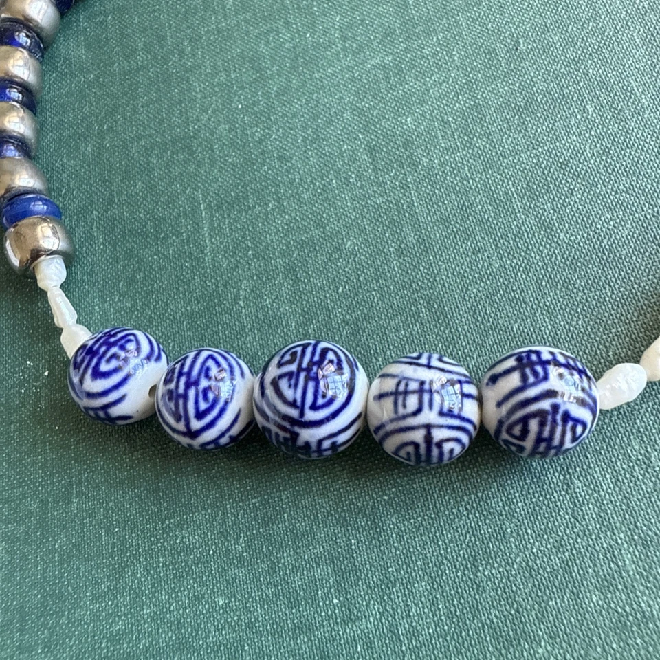 Collar vintage chino de porcelana pintado a mano azul plata, cuentas de perlas, 18" Foto 3 de 4