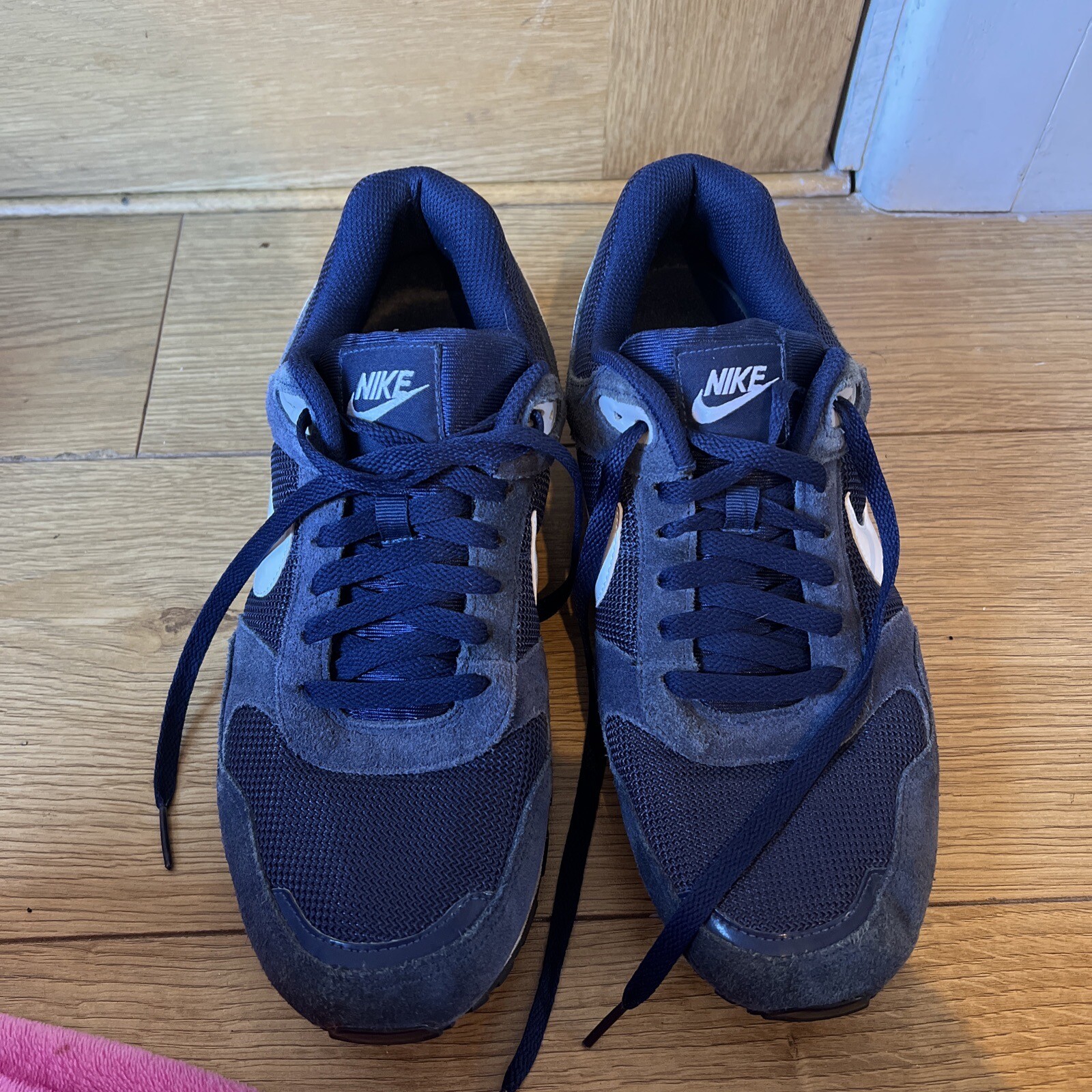 black nike trainers size 9