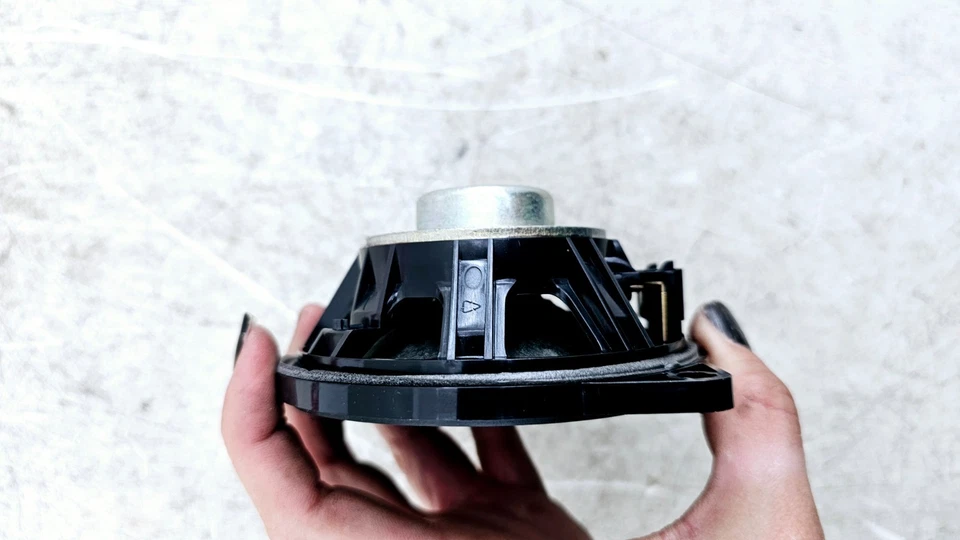 Altavoz BMW 430i serie 4 puertas HIFI 2014-2020 gama media sonidos Foto 3 de 4