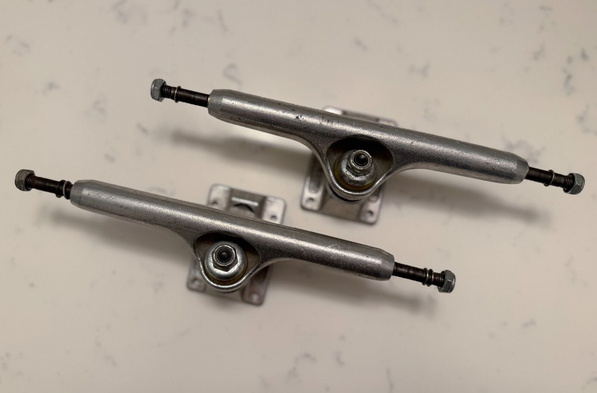 Independent 215 Skateboard Trucks Indy Stage 10 Iron Cross