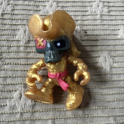 TREASURE X SKELETON PIRATE 2.5  ACTION FIGURE MOOSE TOY