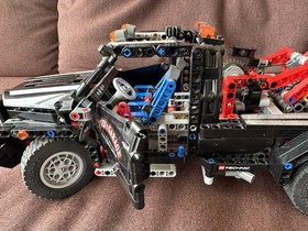 LEGO TECHNIC: Pick-Up Tow Truck (9395) Assembled, manuals included, no box