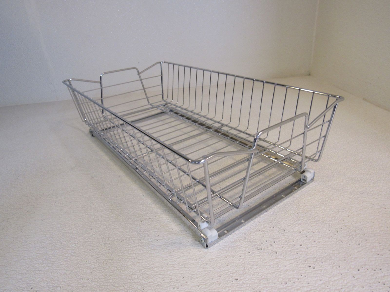 Rev-A-Shelf Wire Slideout Single Tier Basket 20-in L x 11-in W Silver/White