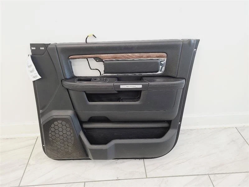 Passenger Front Door Trim Panel Fits 2018 RAM3500 574444 Foto 2 de 4
