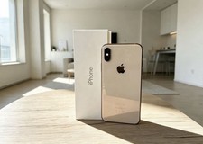 Rose Gold iPhone XS 64GB, Unlocked , Battery Maximum Capacity 77%