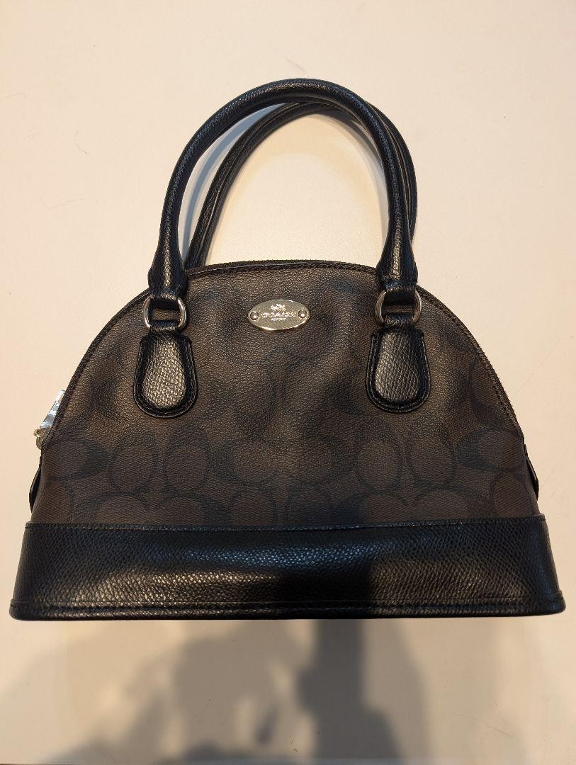 Coach Leather Shoulder Bag in Classic Brown - Stylish & Durable