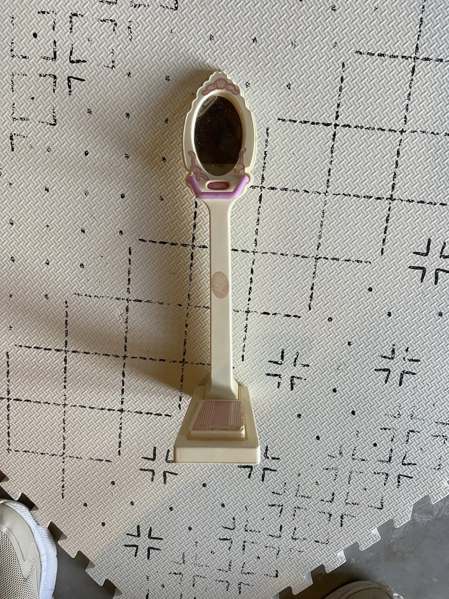 Papel pintado 'Ilustración vintage' de Barbie Violeta
