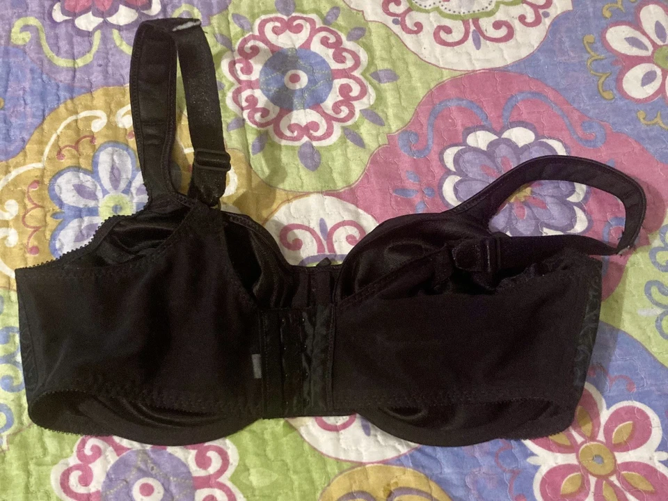 Sutiã Bali 38D preto, forro leve macio, alisamento nas costas, novas etiquetas (MSRP $48) - Imagem 3 de 4