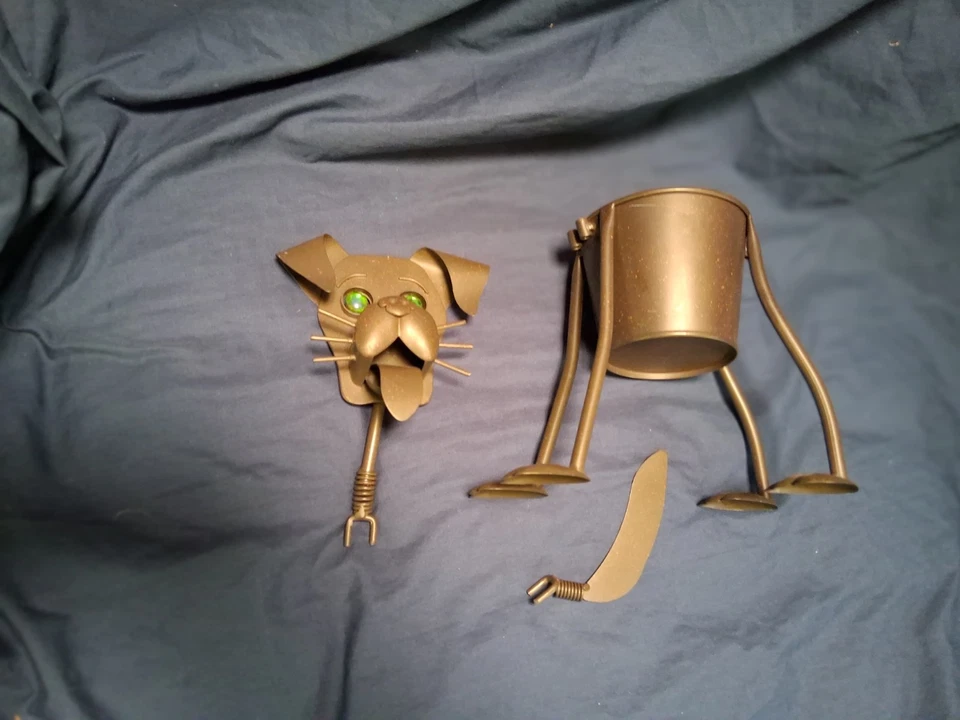 Estatuilla jardinera de perro escultura de metal de cachorro soldado arte popular Foto 3 de 3