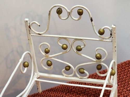 Vintage White Metal Wrought Iron Sales Sample Toy Doll Bed Gold Accent - Picture 9 of 16