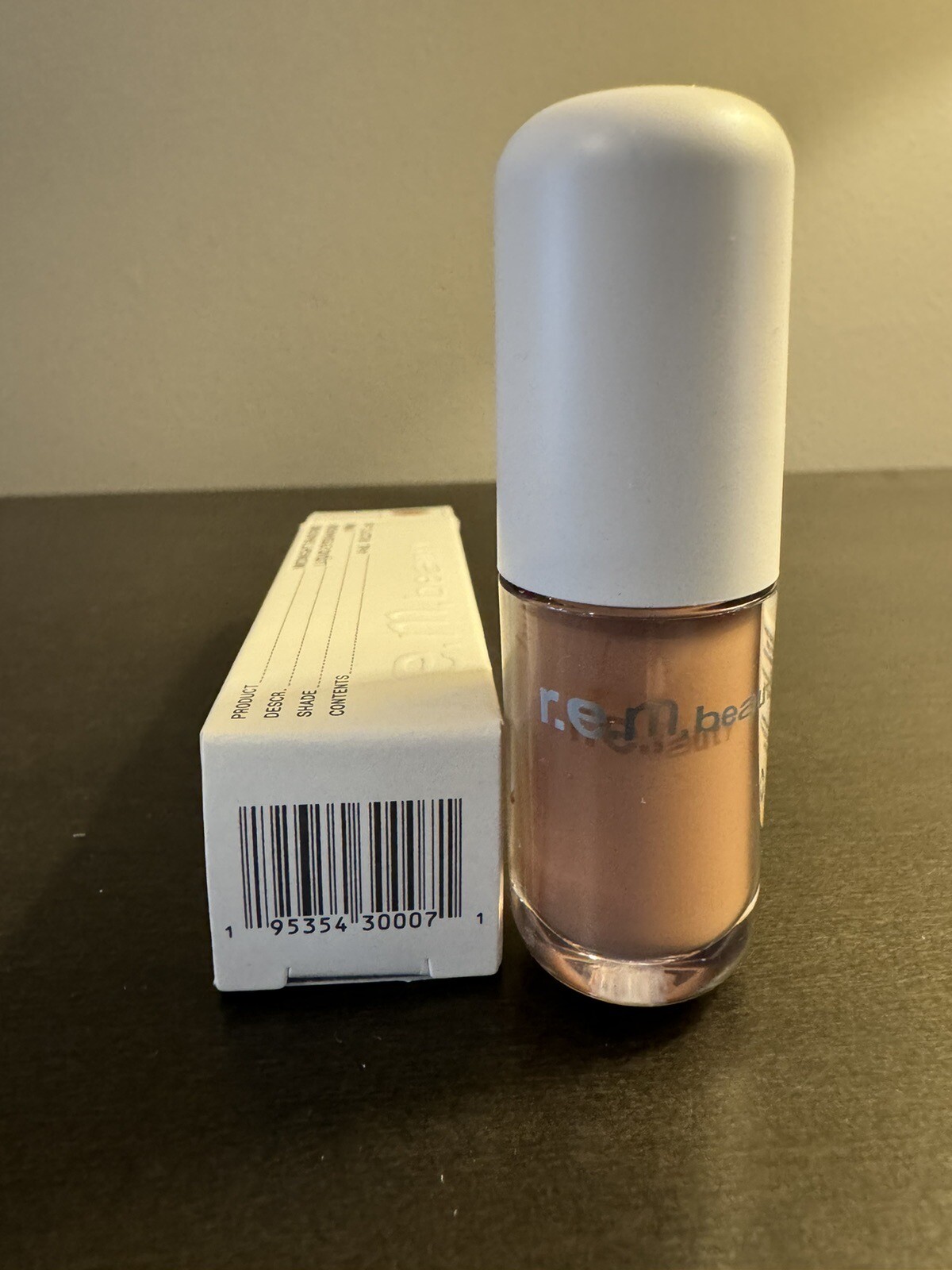 r.e.m. beauty Midnight Shadows Liquid Eyeshadow NVM 4 ml .13 oz Full