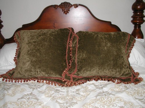 2 tailored made green velour 24" square decor pillow covers w/ onion tassles