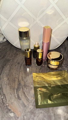 2021 Estée Lauder Treat Yourself Skin Care Set