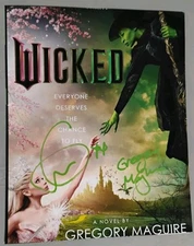 GREGORY MAGUIRE CYNTHIA ERIVO WICKED MOVIE ELPHABA SIGNED 8x10 PHOTO PROOF PICS