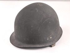 Stahlhelm mit Innenhelm nach dem amerikanischen Modell M1. Originallack, ungerei